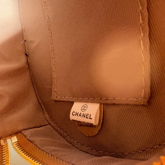 New with tag & box Beige/black Quilted round Crossbody Bag - Picture 6 of 9